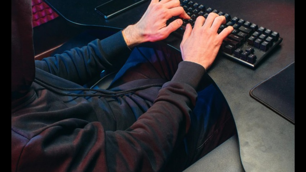 pune-man-duped-of-rs-3.66-crores-in-online-share-trading-scam
