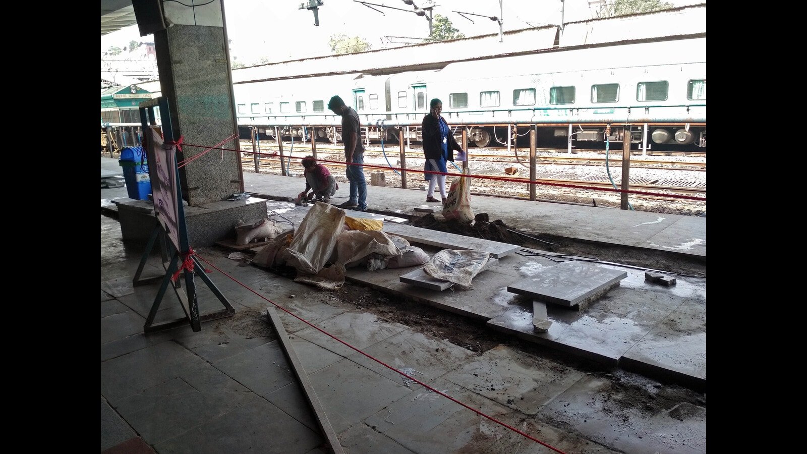 pune-railway-station-gets-200-new-benches-to-ease-pax-waiting-woes