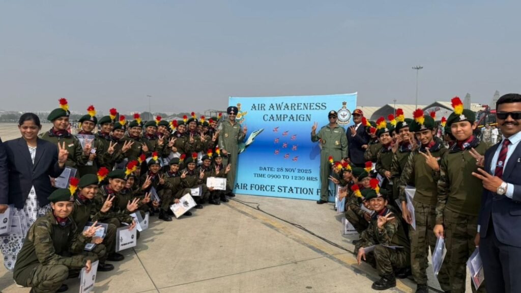 garud-special-forces-demo,-skydiving-displayed-in-air-awareness-campaign-at-pune-iaf-base