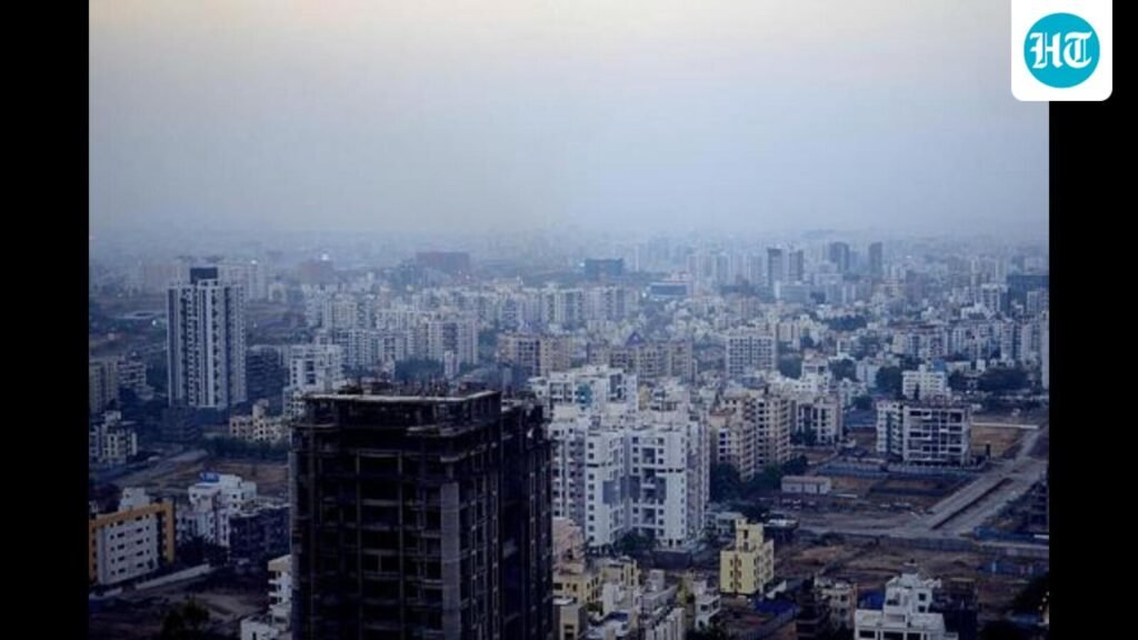 pune-air-quality-dips-to-‘poor’;-three-stations-cross-300-aqi-mark