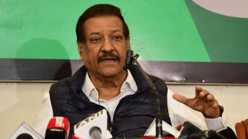 ‘stop-theatrics,-appoint-oppn-leader’:-former-cm-prithviraj-chavan-tells-fadnavis