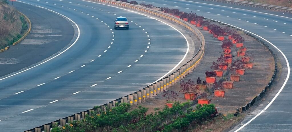 pune-outer-ring-road-western-half-progresses-rapidly,-completion-expected-by-december-2027