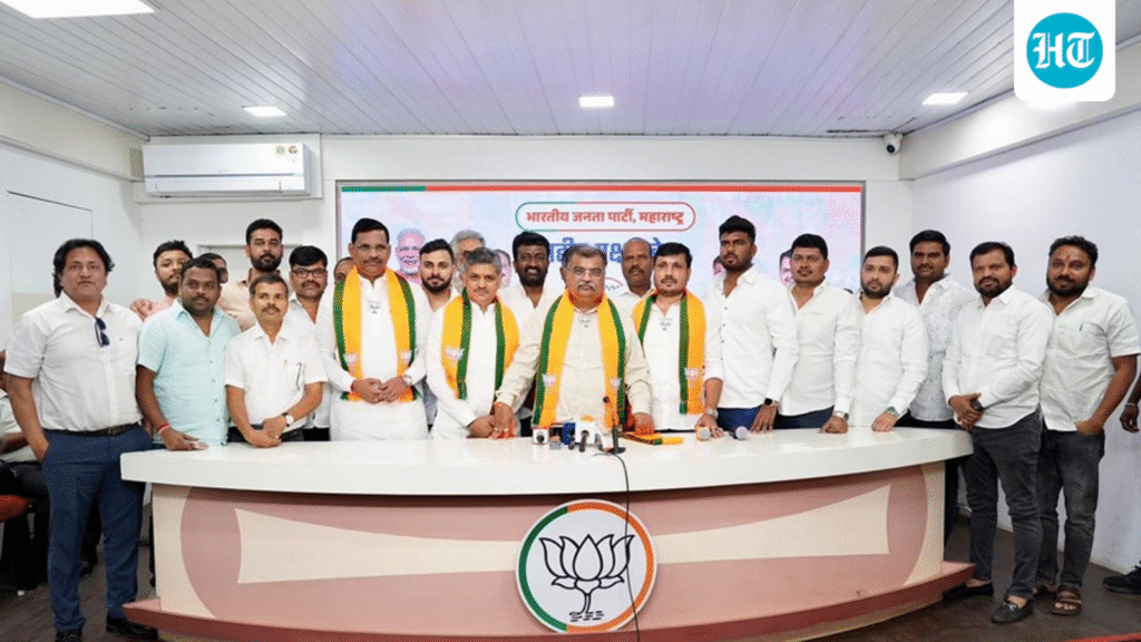 more-leaders-join-bjp-ahead-of-civic-polls;-sena-(ubt)-left-with-no-former-corporators-in-pune