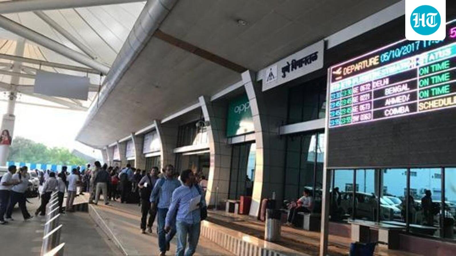 passengers-stuck-on-plane-as-flight-departs-late