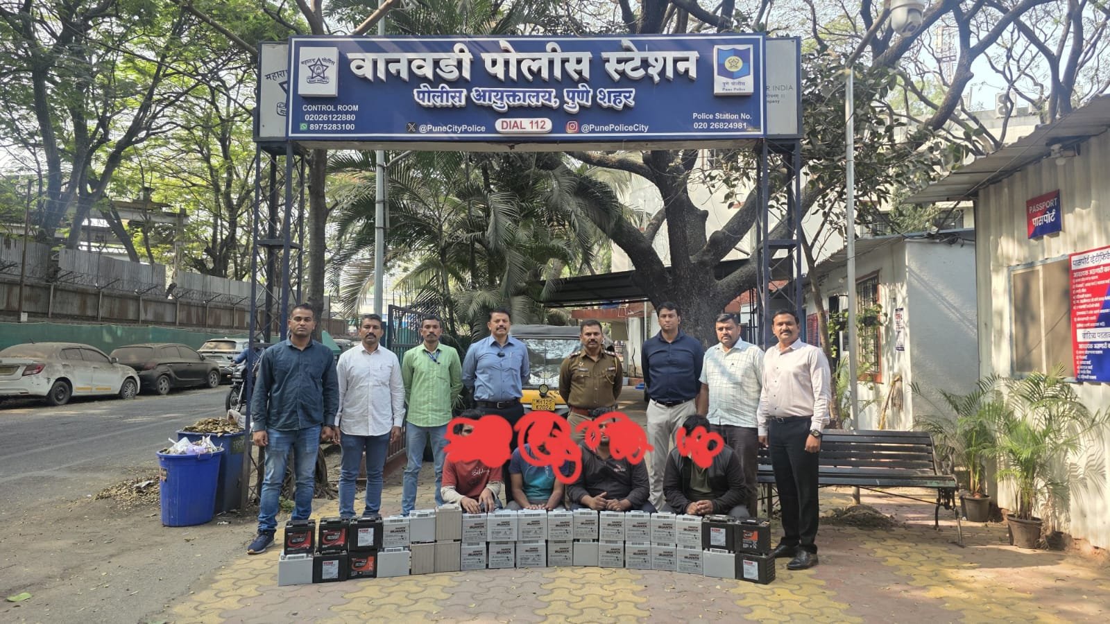 pune:-wanowrie-police-bust-gang-stealing-batteries-from-traffic-signal-control-boxes 