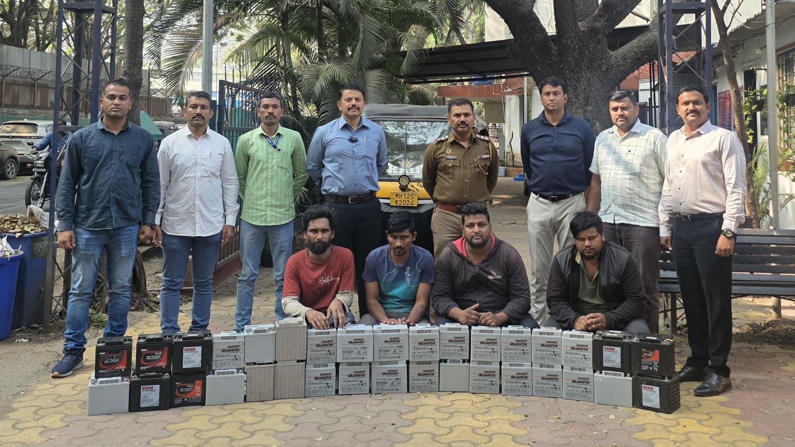 four-held-for-traffic-signal-battery-thefts-in-pune