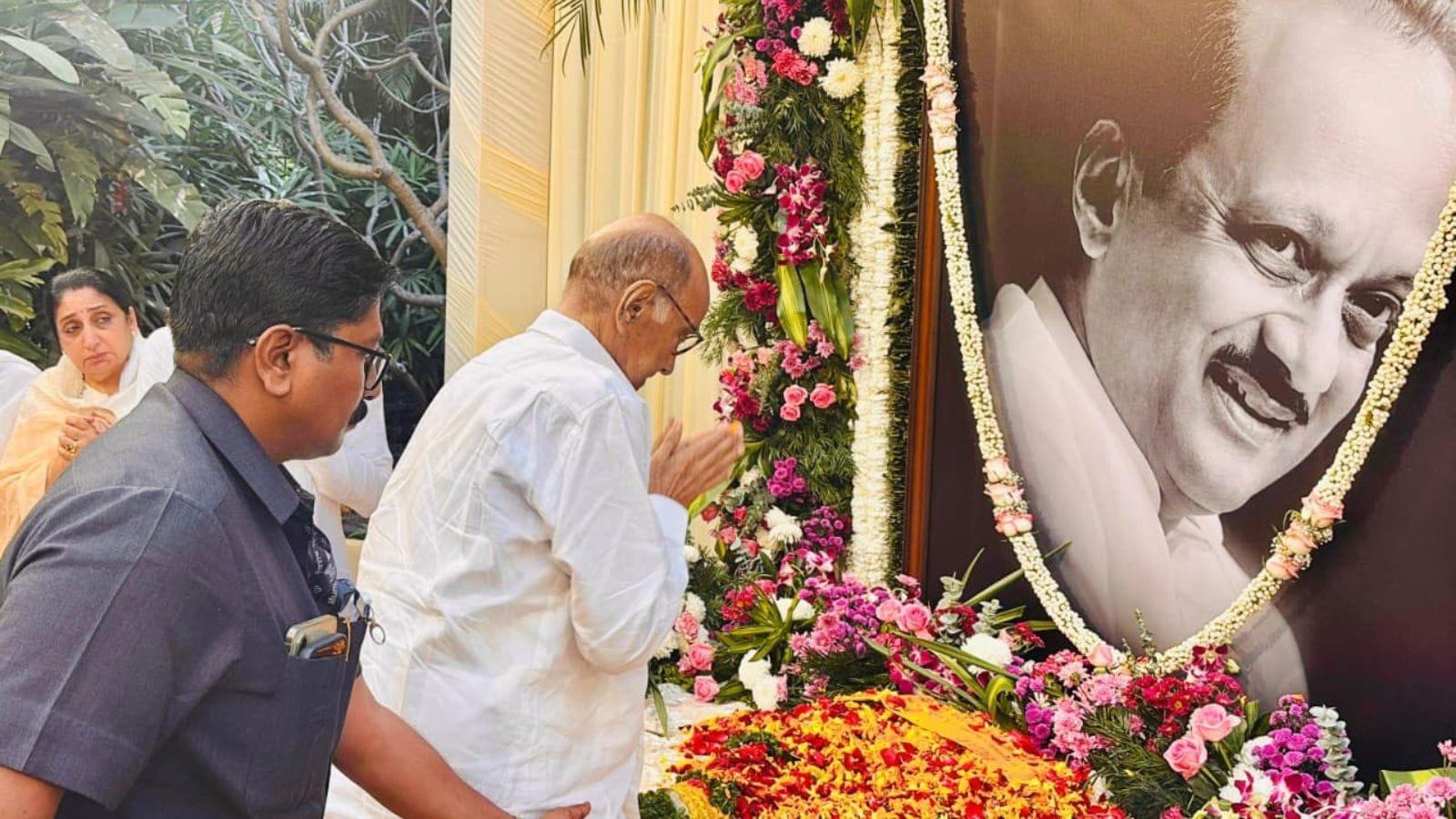 pawar-family-meets-again,-discusses-plans-to-set-up-‘grand’-ajit-memorial-in-baramati
