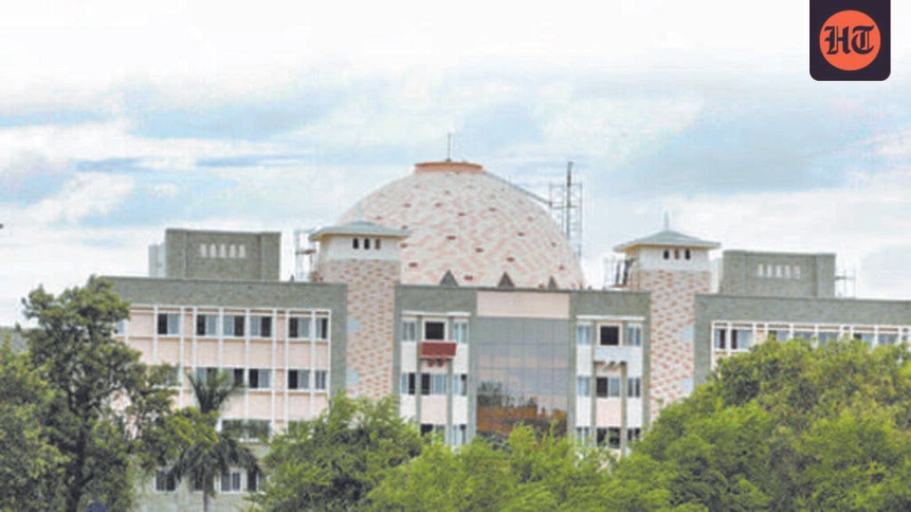 ₹2-cr-cloth-stock-lies-unused-for-nine-years,-pmc-orders-probe