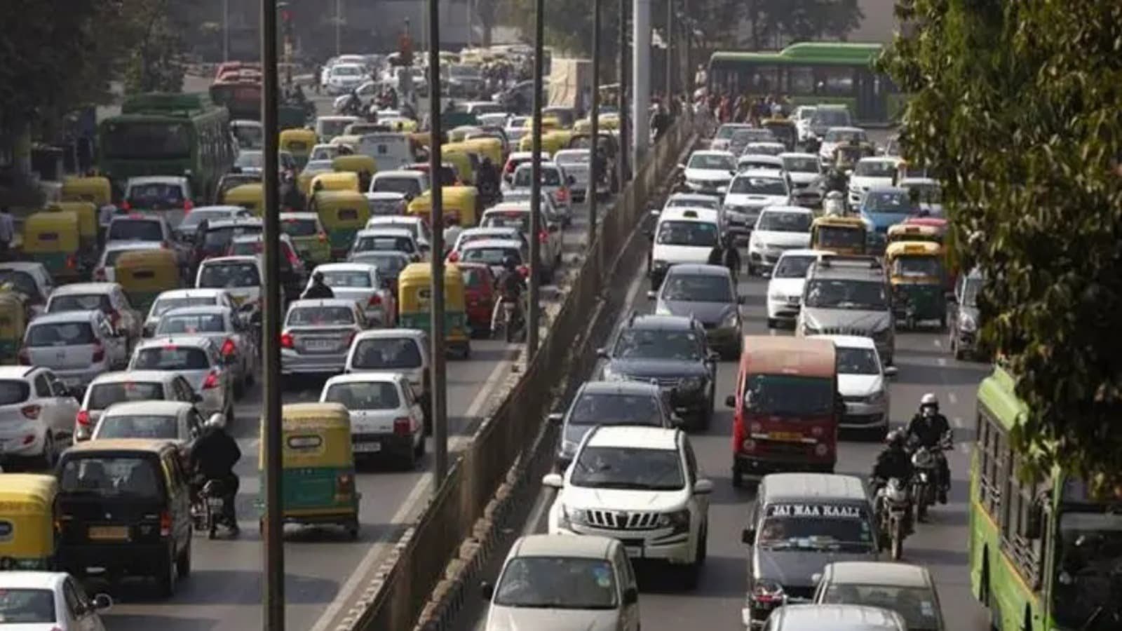 considering-options-to-reduce-vehicles-on-road:-pune-district-collector