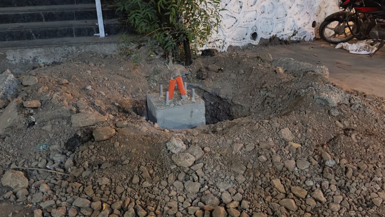 pune:-after-persistent-residents’-push,-electric-pole-work-begins-in-nibm-annexe-stretch