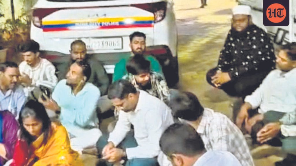 tempo-driver-assaulted-by-alleged-cow-vigilantes-in-wanowrie-despite-valid-papers