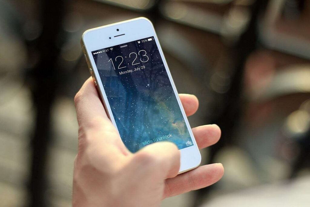 cleaning-smartphone-camera-with-clothes?-experts-warn-it-can-damage-your-lens