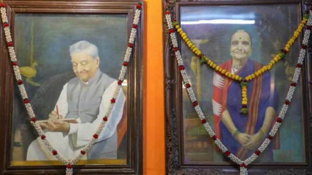 fearing-kelkar’s-samadhi-being-turned-into-a-cowshed,-family-urges-puneites-to-preserve-heritage