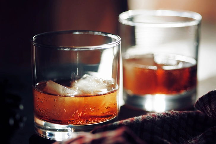 why-people-prefer-drinking-alcohol-in-the-evening:-psychological-and-social-reasons-explained