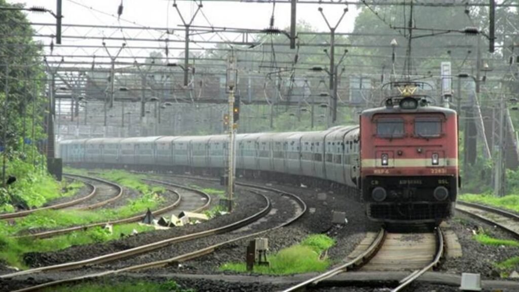central-railways-rolls-out-summer-special-services-from-pune-to-west-bengal,-up,-bihar,-delhi