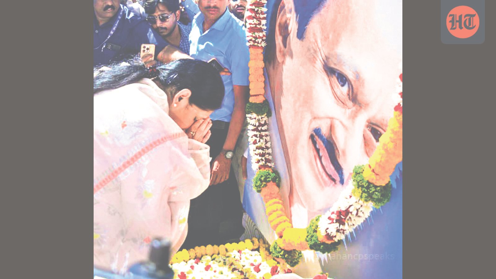 baramati-bypolls:-sunetra-pawar-urges-voters-to-honour-ajit-pawar