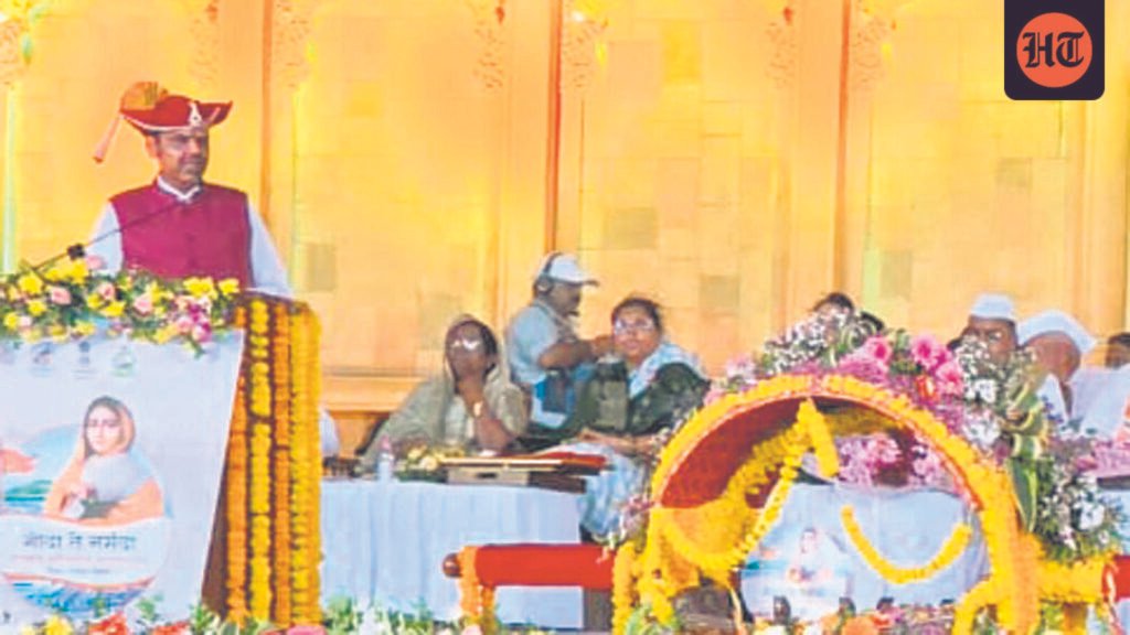 cm-fadnavis-denies-holding-meeting-with-uddhav-thackeray