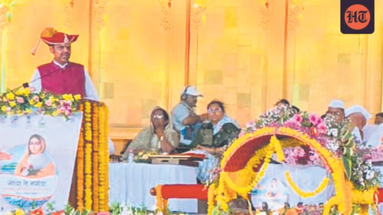 CM Fadnavis denies holding meeting with Uddhav Thackeray