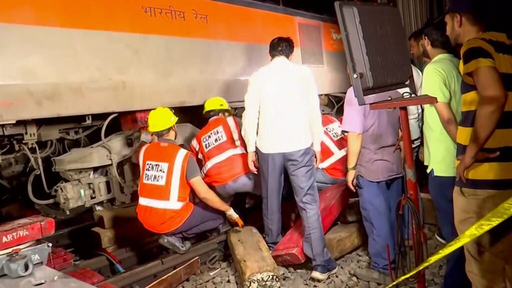 vande-bharat-coach-derails-at-pune-station,-no-injuries-reported