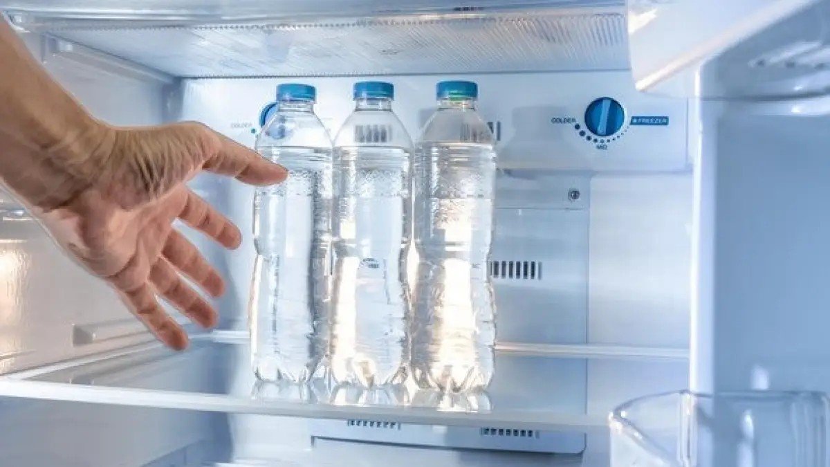 read-this-before-storing-water-in-the-fridge-during-summer