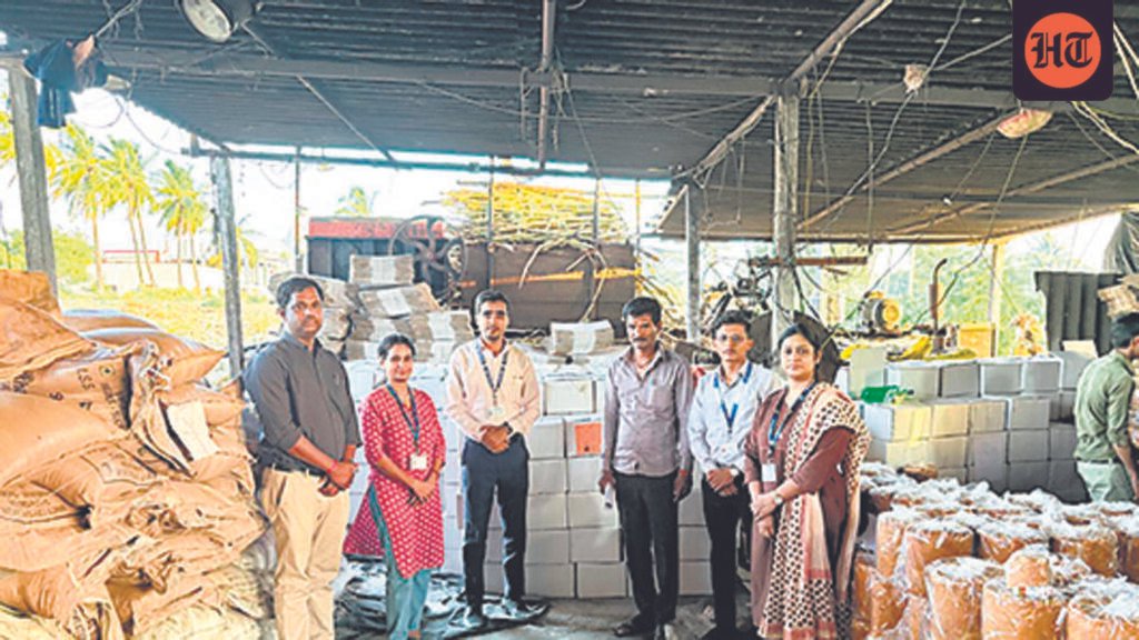 fda-seizes-jaggery,-sugar-worth-₹17.79-lakh-in-pune-district-raids