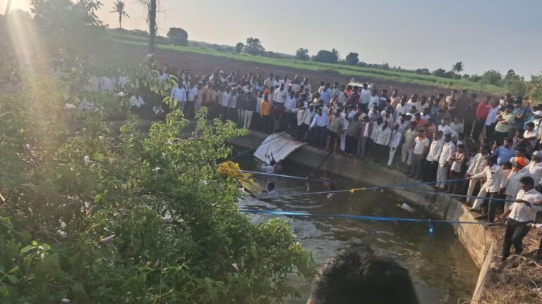 8 killed after pick-up van falls into unsecured well in Maharashtra’s Solapur