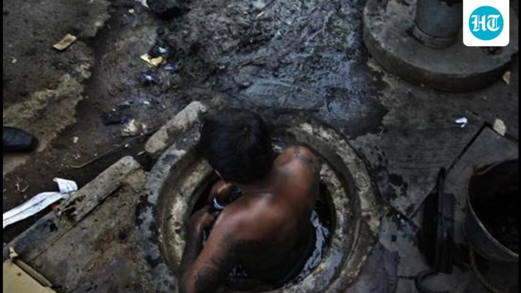 workers’-body-seeks-probe-into-manual-scavenging-in-pcmc;-seeks-action-against-contractor
