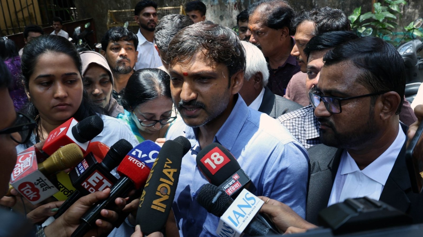 no-funds-for-projects,-say-defecting-shiv-sena-mps,-figures-тАШshow-crores-in-balanceтАЩ