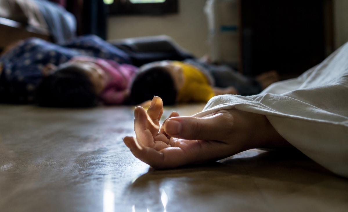 pune:-mother,-teenage-daughter-and-10-year-old-son-found-dead-in-tathawade;-suicide-suspected