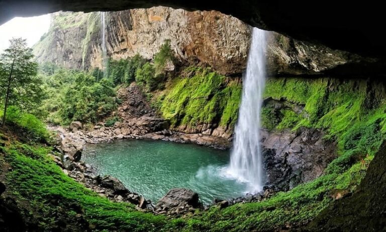 What Happened at Devkund Waterfall? Two Pune Tourists Go Missing During Group Trip
