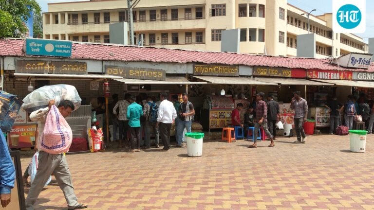 Railway passengers raise food safety concerns at Pune station