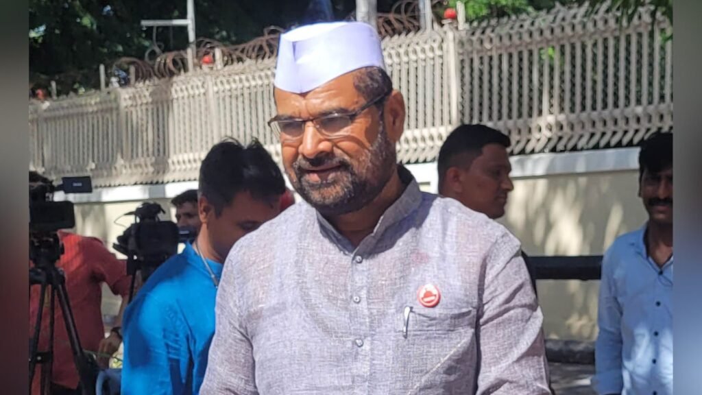 ‘government-should-respond-to-these-terrorists’:-maharashtra-mlc-on-delhi-protesters