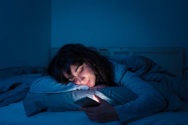 why-do-you-check-your-phone-the-moment-you-wake-up?-psychology-says-itтАЩs-not-just-addiction
