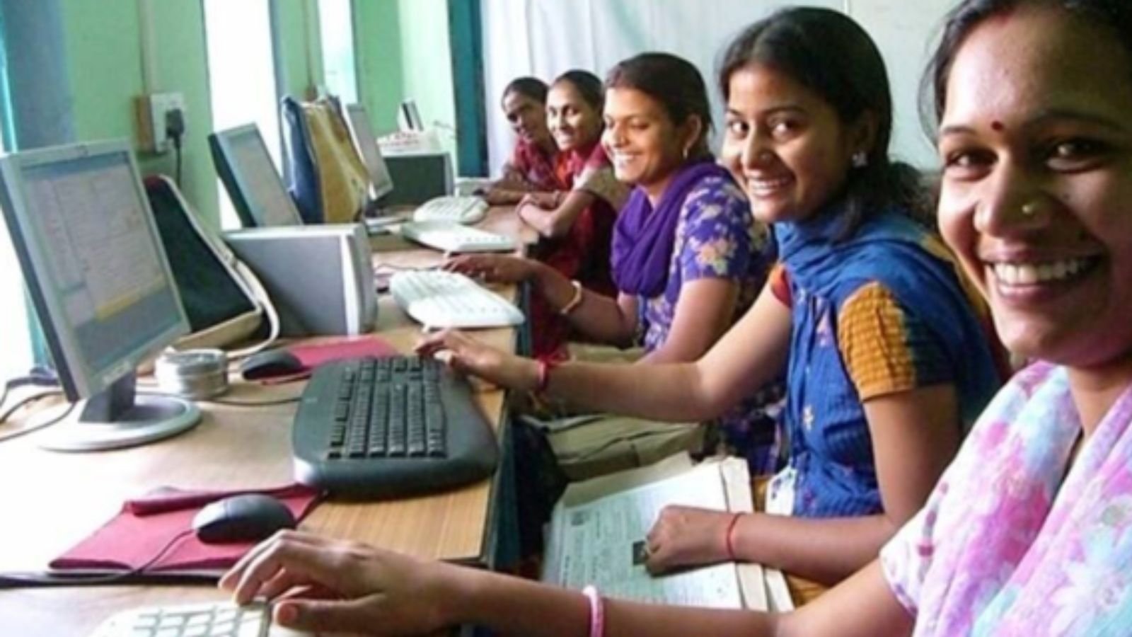 income-limit-for-women-applying-to-civic-welfare-schemes-raised-to-rs-2.5-lakhs