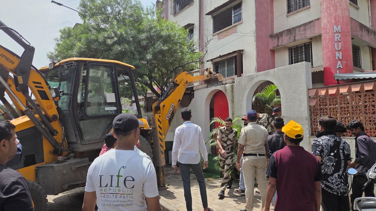 pune:-pmc-clears-12,200-sq-ft-of-encroachments-along-salunke-vihar-road