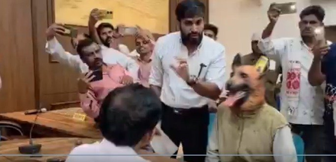 man-wears-dog-mask-to-protest-madhya-pradesh-sterilisation-drive,-calls-it-‘all-bark,-no-bite’