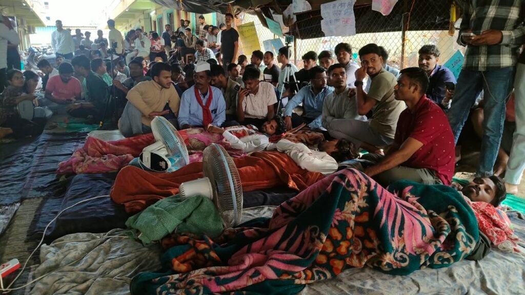 as-tribal-hostel-hunger-strike-completes-15-days,-maharashtra-minister-says-demands-to-be-met