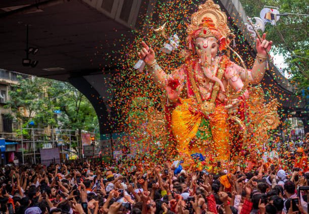 pune-ganeshotsav:-murlidhar-mohol-calls-for-ban-on-plasma,-pressure-mid-and-laser-lights