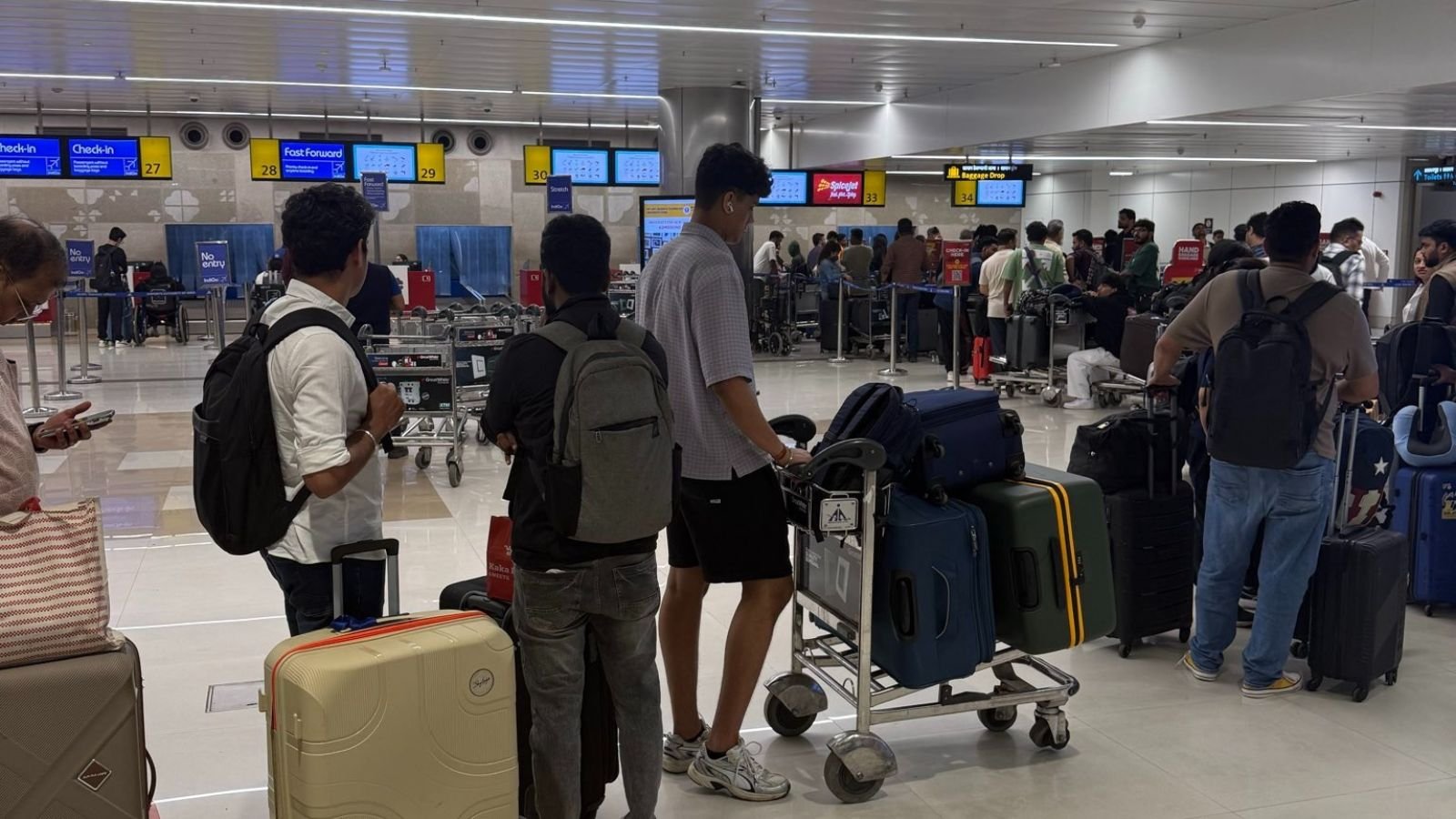 ‘worst-airline-experience’:-spicejet-passengers-fume-as-flights-from-pune-run-late- 