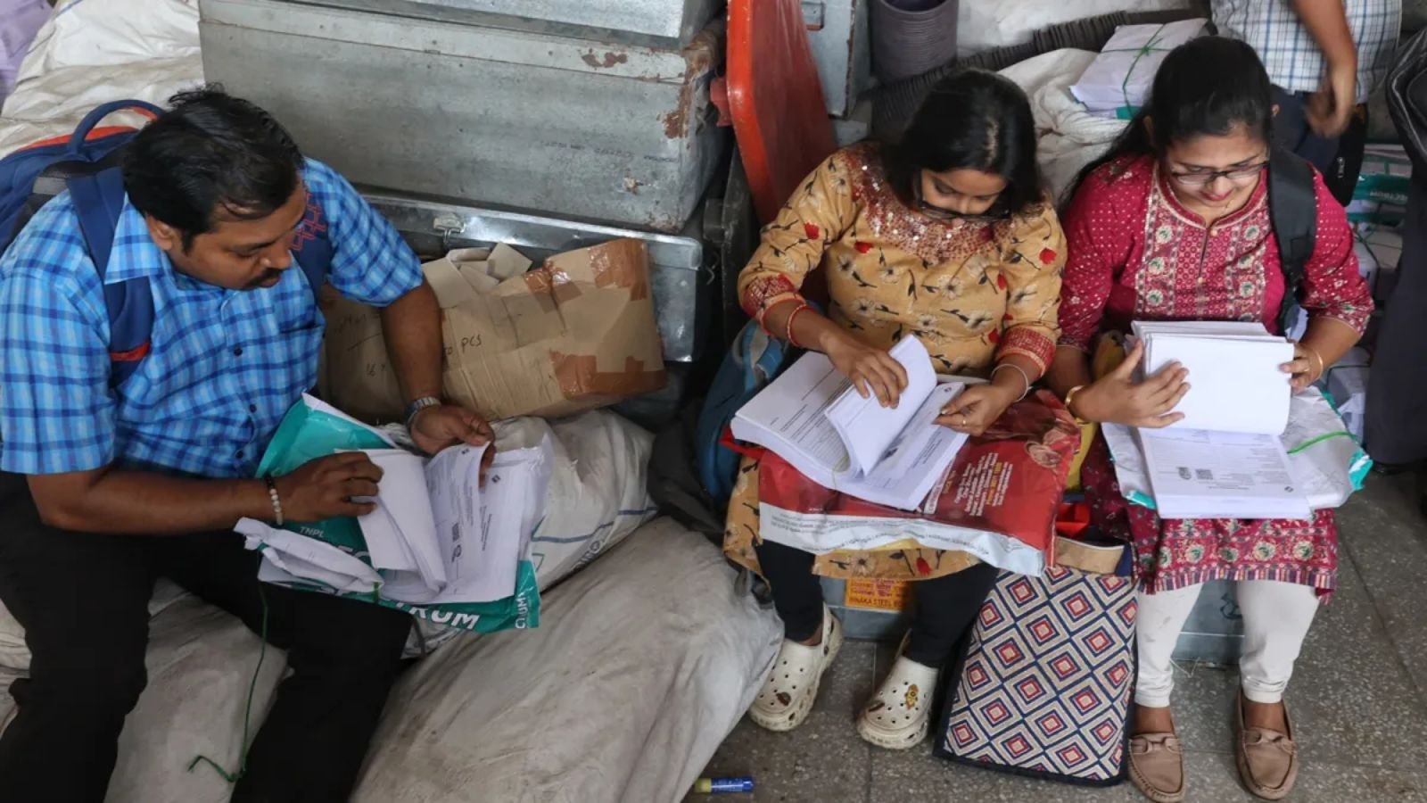 pune-residents-question-sir-process-after-finding-name-missing-from-draft-list