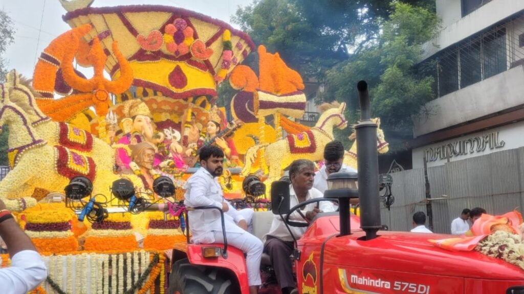 driven-by-devotion:-the-unsung-tractor-drivers-powering-pune’s-grand-ganesh-visarjan