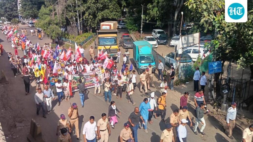 tribal-students-begin-protest-march-from-nashik-to-mumbai