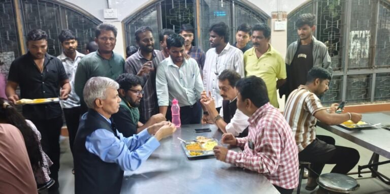 Pune: Vice-Chancellor Reviews Food Quality and Hygiene at University Mess