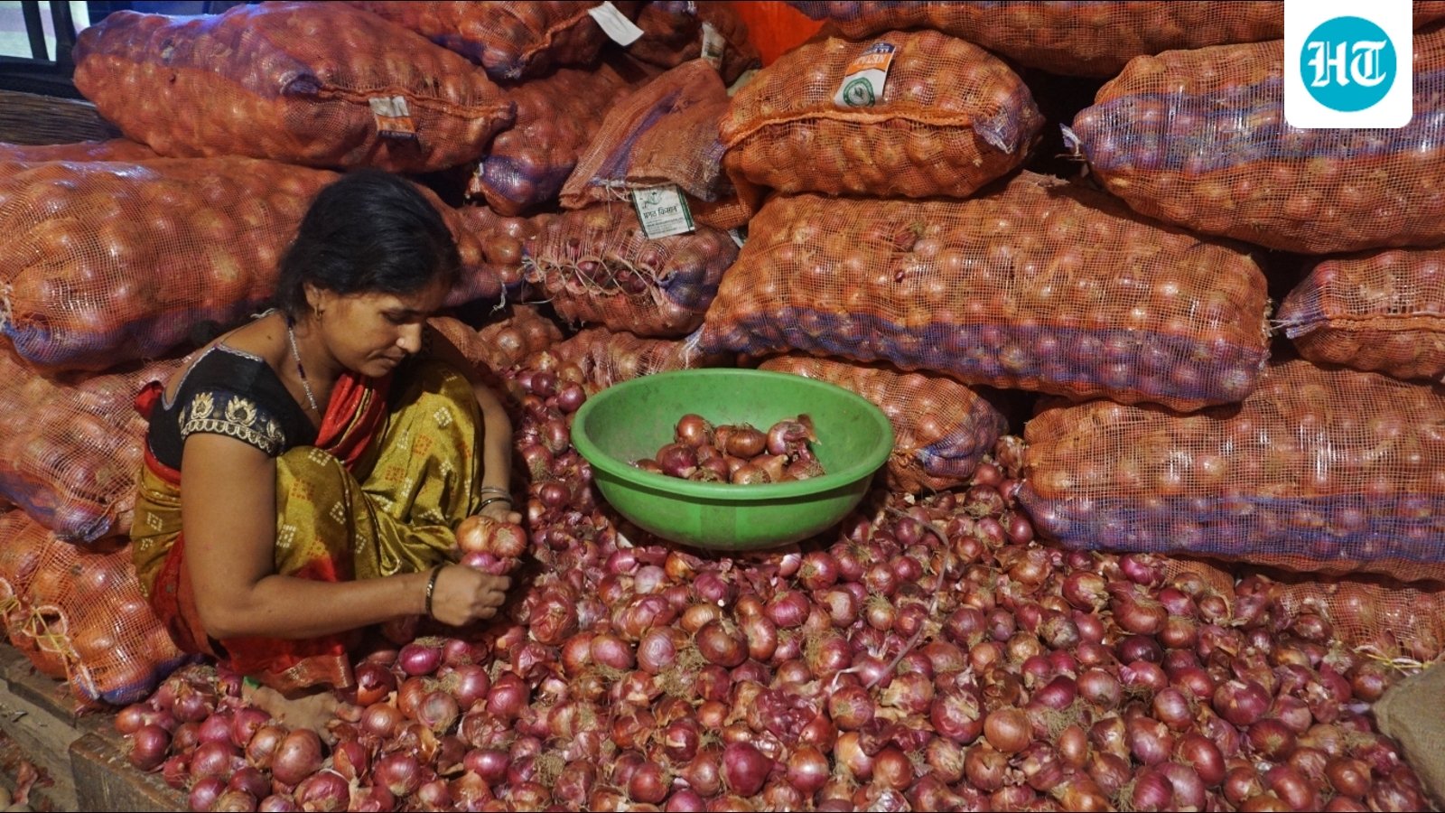onion-wholesale-prices-fall-to-₹46-per-kg-in-nashik-from-₹55-a-month-ago
