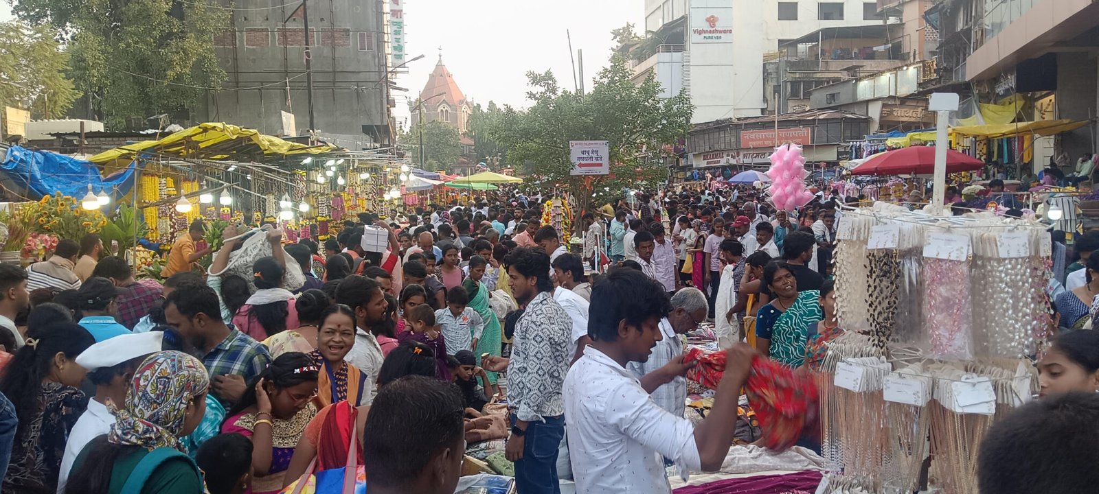 check-traffic-changes-in-central-pune-on-weekends-for-diwali-shopping